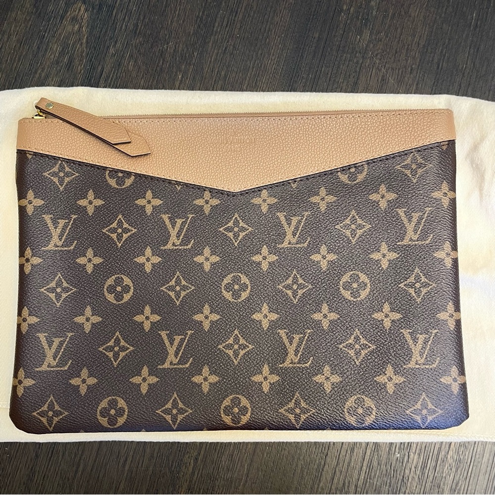 Louis Vuitton Daily Pouch Sesame‎ Monogram